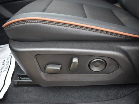 Used 2025 GMC Canyon AT4 image 14