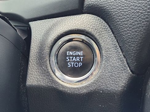 Used 2022 Toyota RAV4 Limited FWD image 17