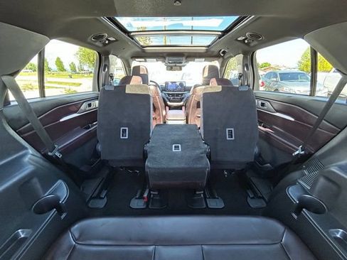 Used 2025 Ford Explorer Platinum AWD/4WD image 49