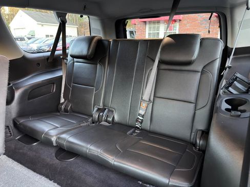 Used 2019 Chevrolet Suburban LT image 12