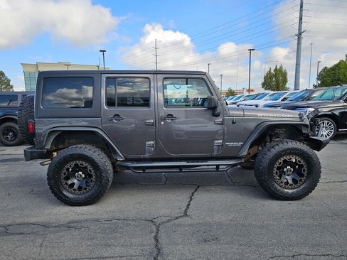 Used 2014 Jeep Wrangler Unlimited Rubicon w/ Connectivity Group AWD/4WD image 2