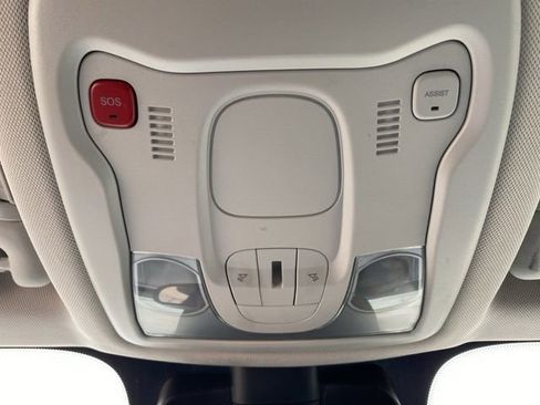 Used 2020 Jeep Renegade Latitude image 16