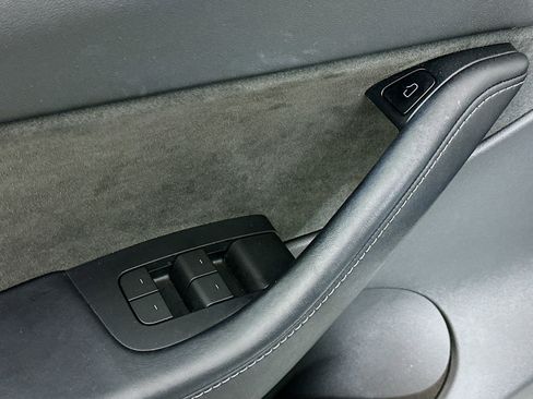 Used 2022 Tesla Model Y Long Range AWD/4WD image 15