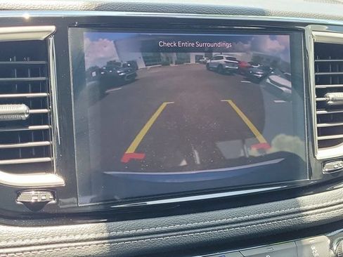 Used 2024 Chrysler Pacifica Limited FWD image 24
