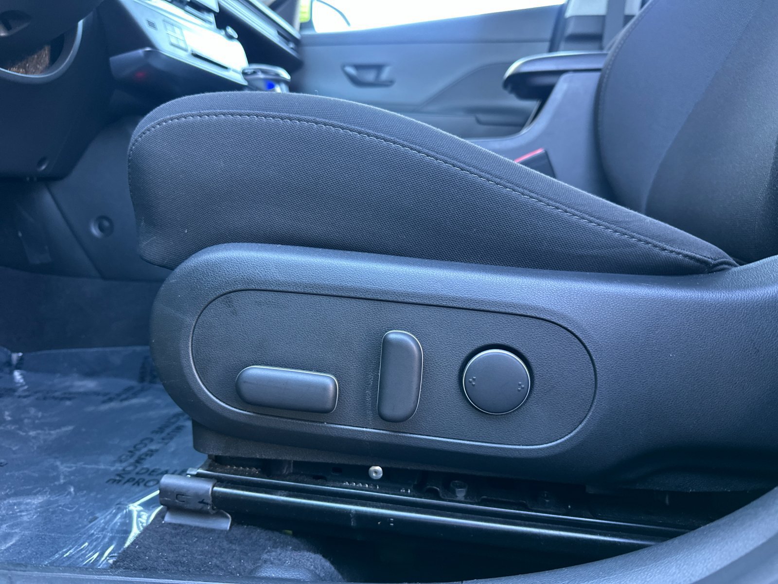 Used 2025 Hyundai Kona SEL FWD image 12