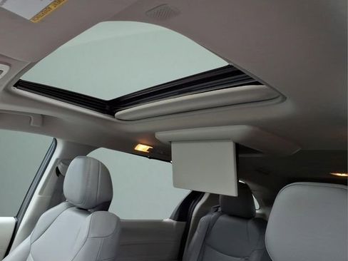 Certified 2023 Toyota Sienna XLE w/ XLE Plus Package AWD/4WD image 16
