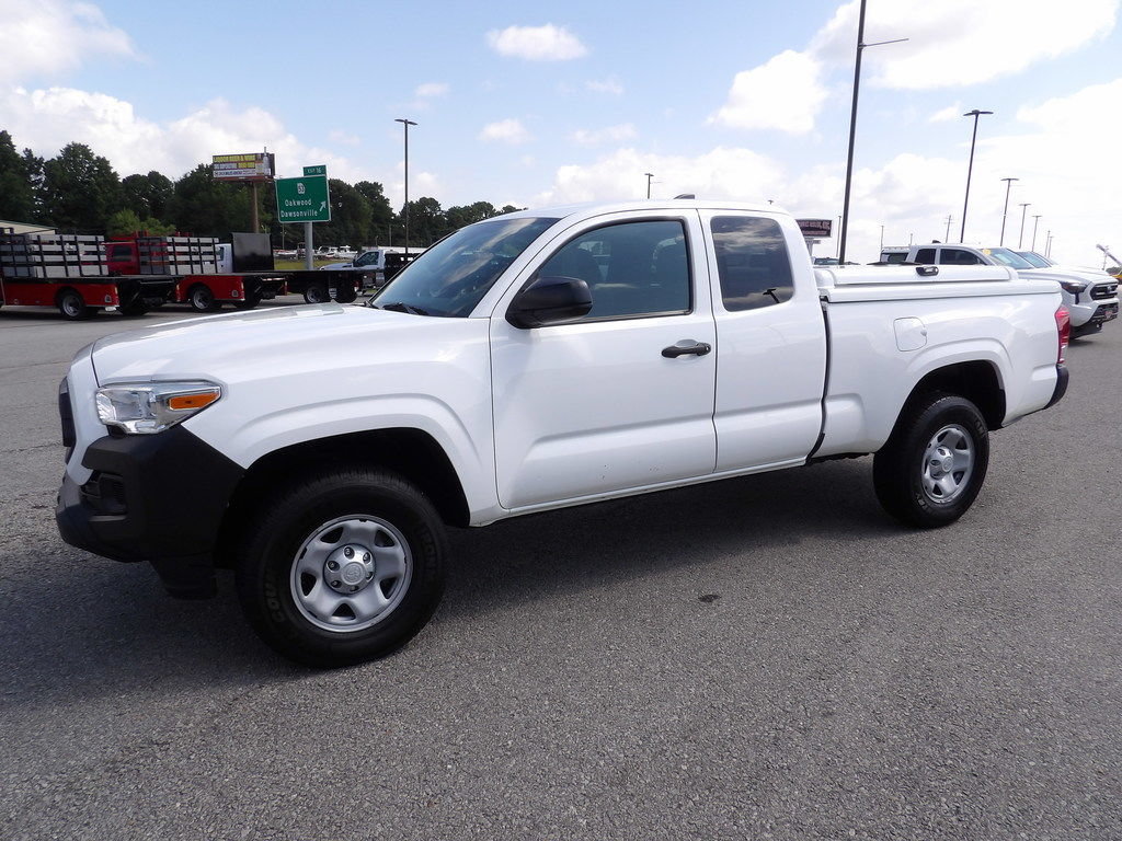 Used 2020 Toyota Tacoma SR RWD image 3