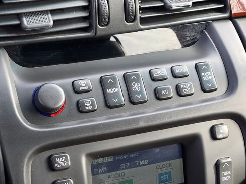 Used 2000 Cadillac De Ville DTS w/ Safety/Security Pkg image 24