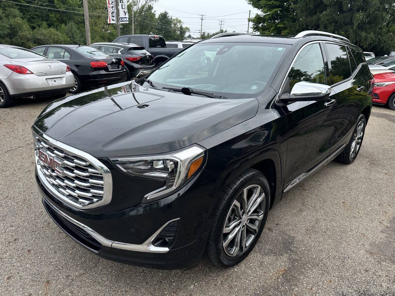 Used 2019 GMC Terrain Denali w/ Advanced Safety Package FWD image 2