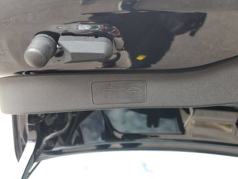 Used 2025 Volkswagen Jetta SE FWD image 9