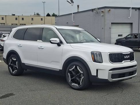 Used 2024 Kia Telluride EX AWD/4WD image 3
