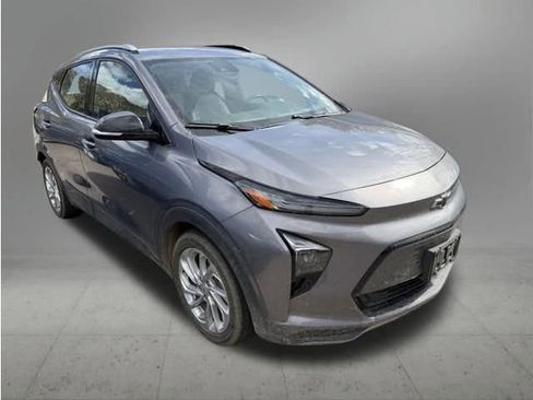 Used 2023 Chevrolet Bolt EUV LT w/ Driver Confidence Package FWD image 3