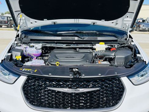 New 2026 Chrysler Pacifica Select w/ Quick Order Package 2EV image 45