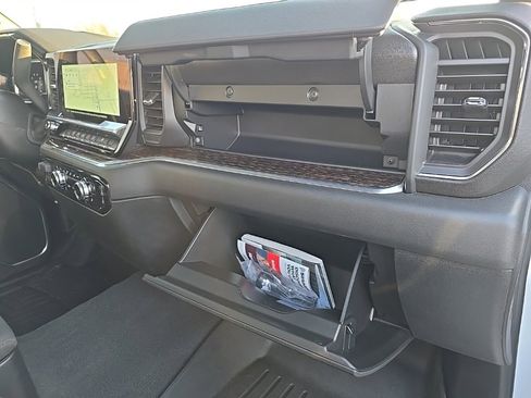 Used 2024 GMC Sierra 3500 SLE w/ SLE Value Package image 43