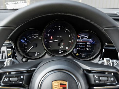 Certified 2026 Porsche Macan AWD/4WD image 14