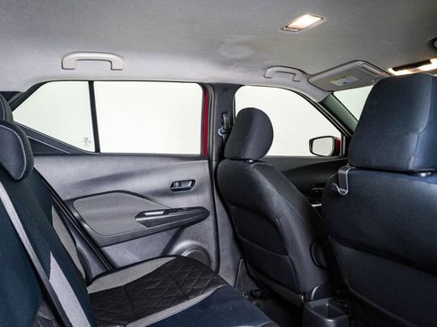 Used 2019 Nissan Kicks SV FWD image 16