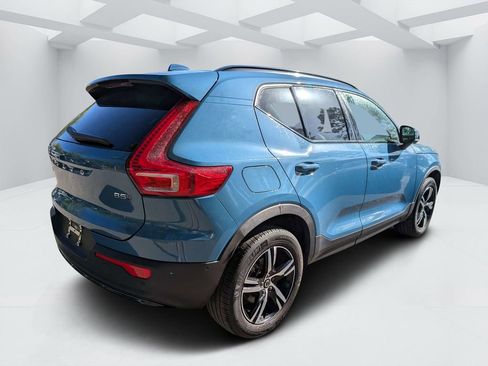 Certified 2023 Volvo XC40 B5 Plus w/ Driver Assist Package AWD/4WD image 3