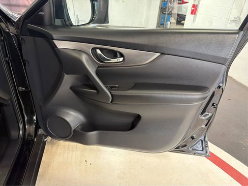 Used 2016 Nissan Rogue SV w/ SV Premium Package image 26