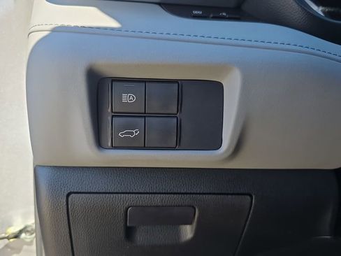 Used 2022 Toyota Highlander XLE image 27