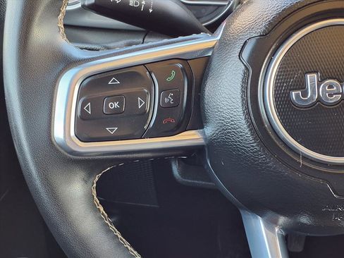 Used 2023 Jeep Gladiator Overland image 14