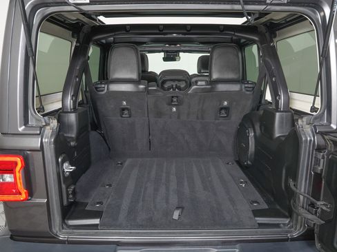 Used 2019 Jeep Wrangler Unlimited Sahara AWD/4WD image 10
