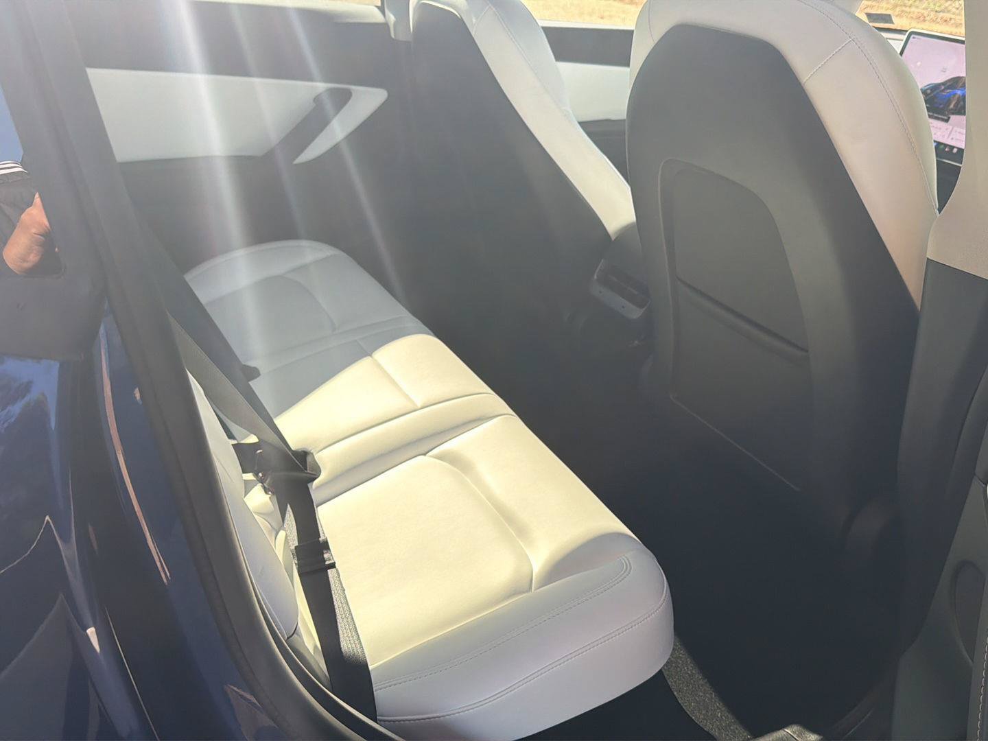 Used 2022 Tesla Model Y Long Range AWD/4WD image 17