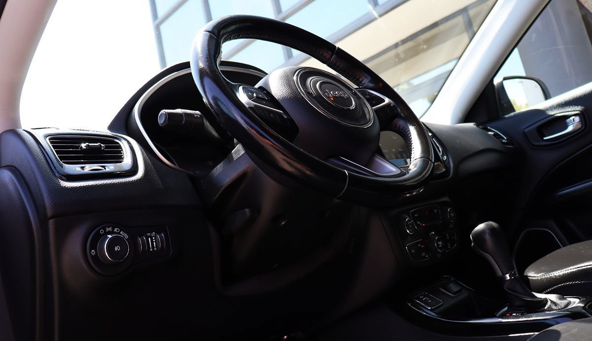 Used 2020 Jeep Compass Latitude FWD image 40