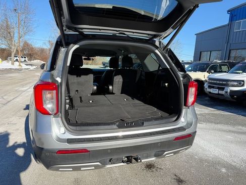 Used 2022 Ford Explorer XLT w/ Equipment Group 202A image 11
