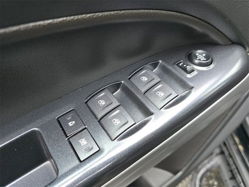 Used 2022 Chevrolet Colorado LT w/ Redline Special Edition image 18