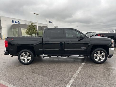 Used 2018 Chevrolet Silverado 1500 LT w/ Texas Edition image 9
