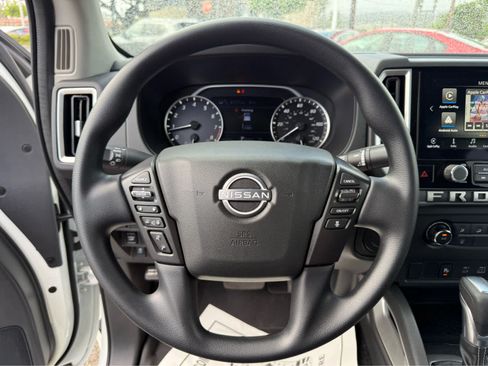 Used 2025 Nissan Frontier SV RWD image 6