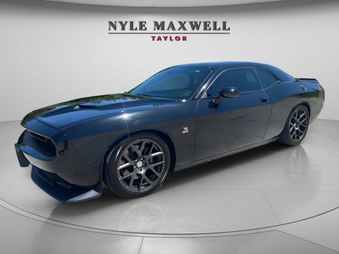 Used 2016 Dodge Challenger R/T Scat Pack w/ Leather Interior Group RWD image 7