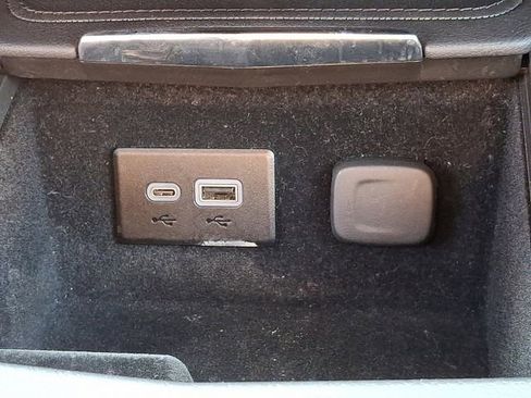 Certified 2025 Cadillac XT4 Premium Luxury image 27