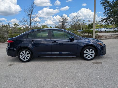 Used 2024 Toyota Corolla LE FWD image 3