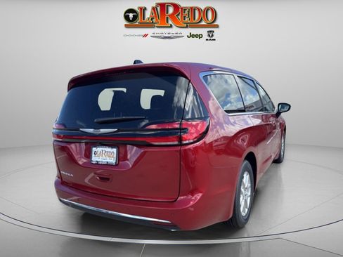 New 2026 Chrysler Pacifica Select image 7