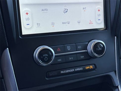 Used 2024 Ford Edge Titanium image 20