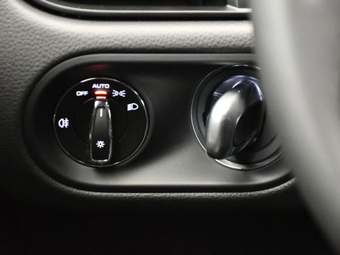 Certified 2025 Porsche Macan image 24