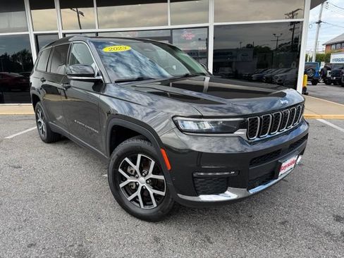 Used 2023 Jeep Grand Cherokee L Limited w/ Luxury Tech Group II AWD/4WD image 2