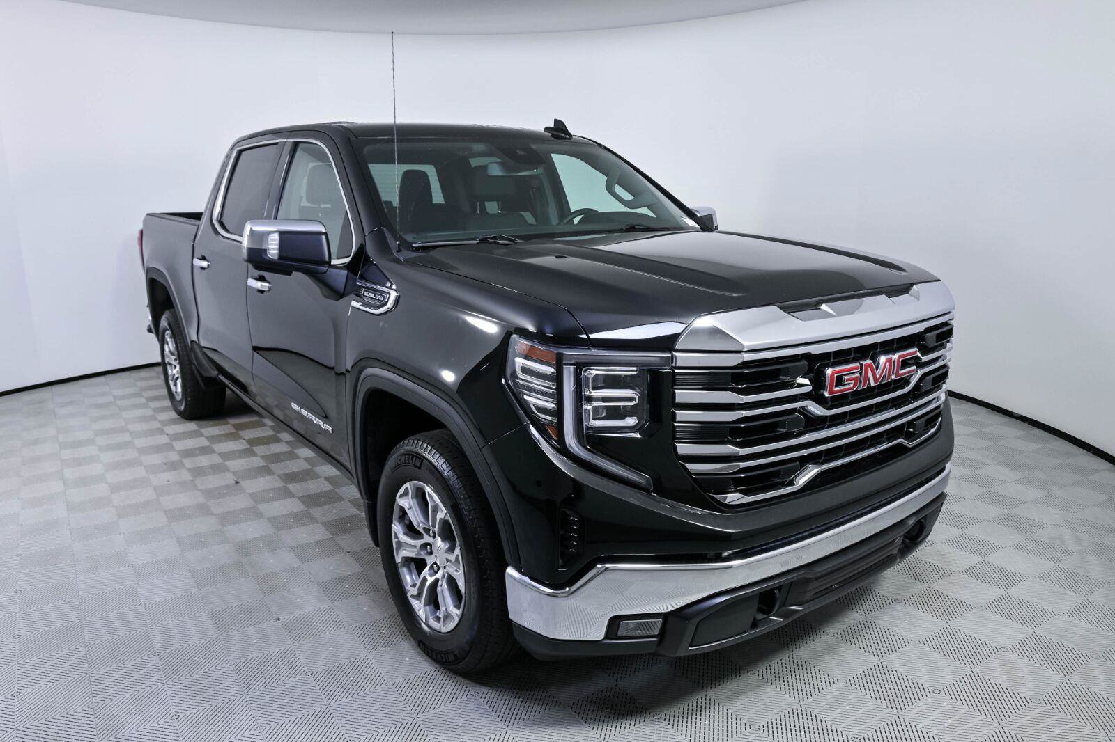 Used 2025 GMC Sierra 1500 SLT RWD image 24