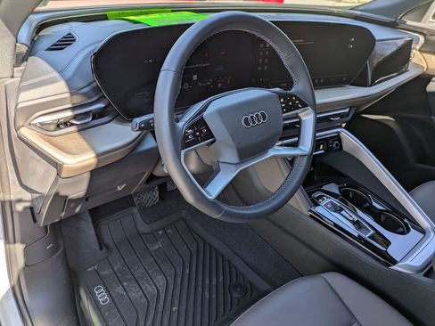 Certified 2025 Audi Q5 Premium w/ Convenience Package AWD/4WD image 9