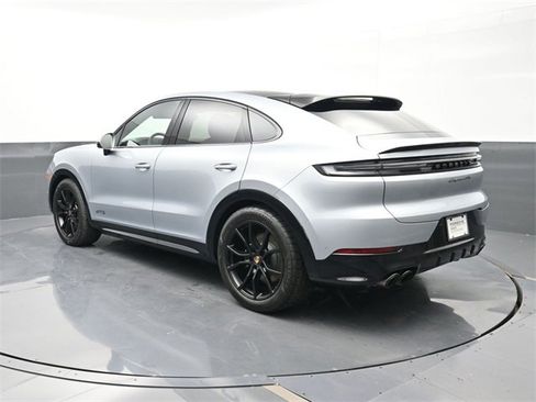 Used 2025 Porsche Cayenne GTS image 3