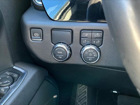 Certified 2025 GMC Sierra 1500 SLT RWD image 26