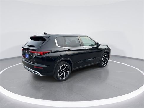 Used 2023 Mitsubishi Outlander SE image 7