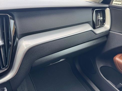 Used 2018 Volvo XC60 T6 Momentum w/ Vision Package image 20