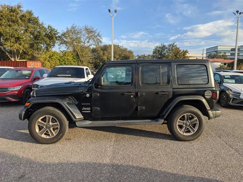 Used 2018 Jeep Wrangler Unlimited Sahara image 3