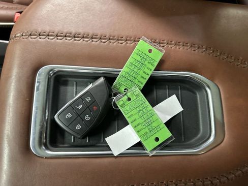Used 2023 GMC Yukon Denali Ultimate AWD/4WD image 12