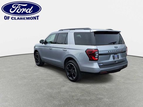 Used 2024 Ford Expedition Limited AWD/4WD image 6