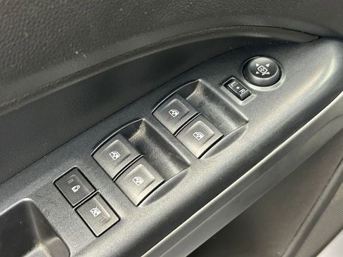 Used 2019 Chevrolet Colorado LT w/ LT Convenience Package RWD image 11