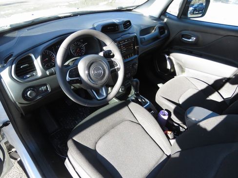 Used 2023 Jeep Renegade Latitude image 11