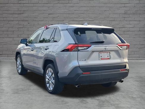 Used 2020 Toyota RAV4 XLE Premium FWD image 4